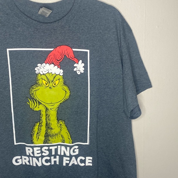 Tops - 🍂Resting Grinch face grey tee!